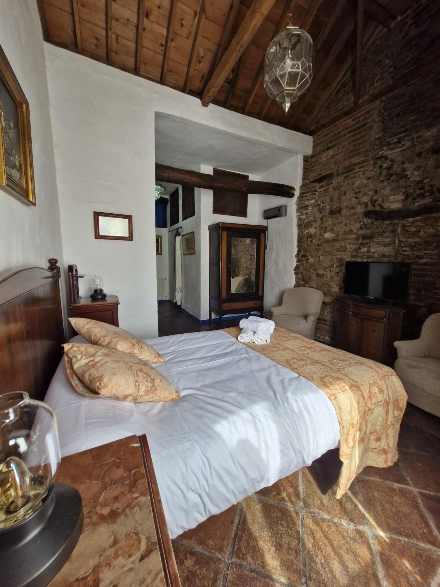 Hotel Rural Verde Oliva Комарес Номер фото