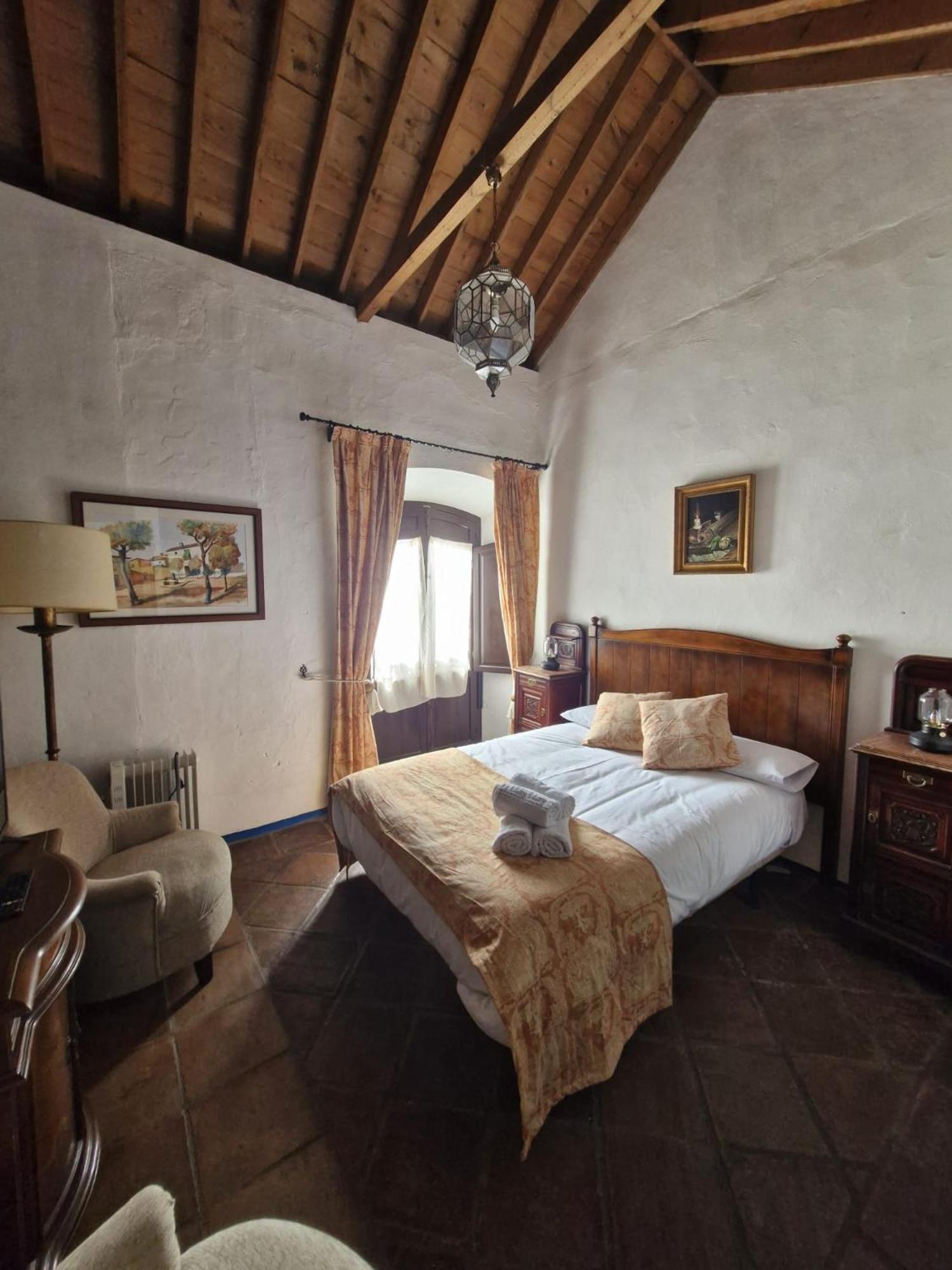 Hotel Rural Verde Oliva Комарес Номер фото